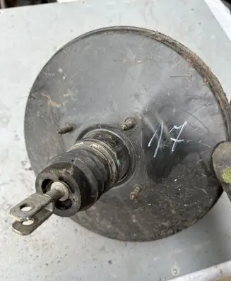 Renault Clio III Brake booster 8200327670