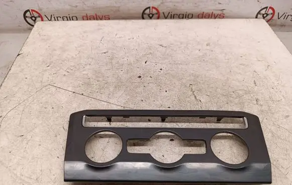 Volkswagen Tiguan Climate control/heater control trim 5NB820073A 5441501