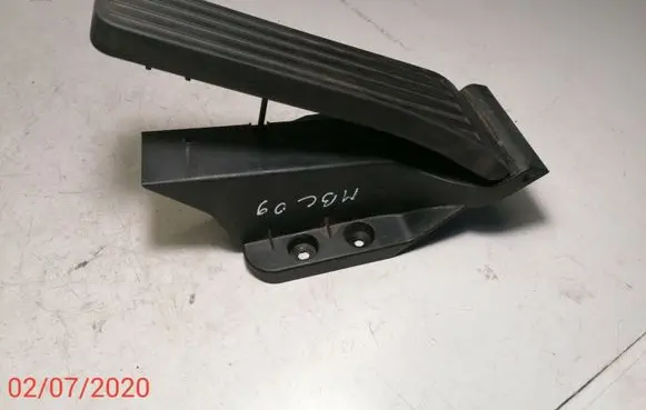 Mercedes-Benz C W204 Accelerator throttle pedal A2043000004