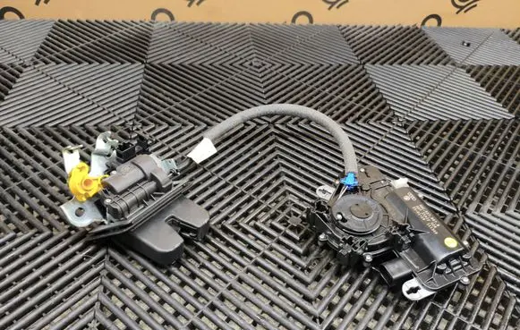 Audi Q7 4M Tailgate/trunk/boot lift motor 4M0827887B