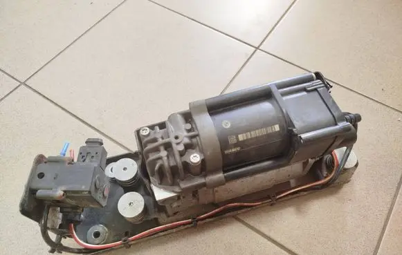 BMW 5 GT F07 Air suspension compressor/pump 37206789450 6789450 4430201641