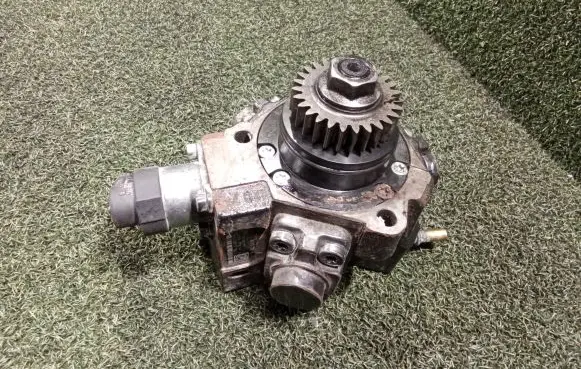 Renault Trafic III (X82) Fuel injection high pressure pump 167005114R HMLGT4813R 365444F