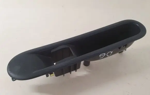 Renault Espace - Grand espace IV Rear door window switch trim 8200327947