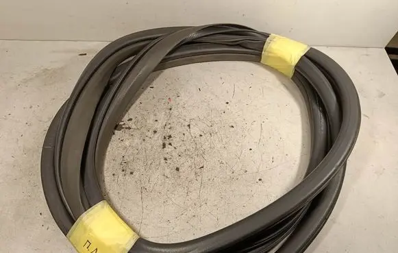 Nissan Navara D40 Front door rubber seal 