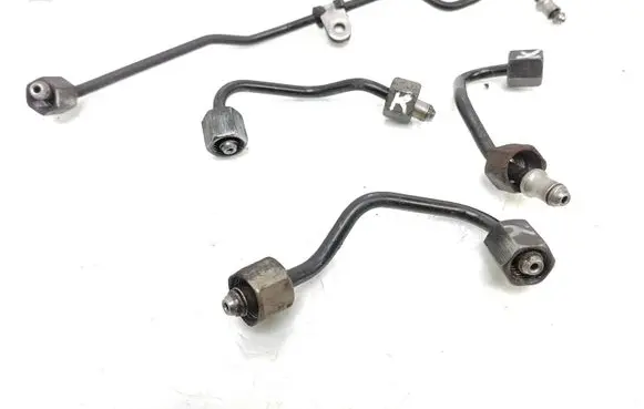Fuel injector supply line/pipe
