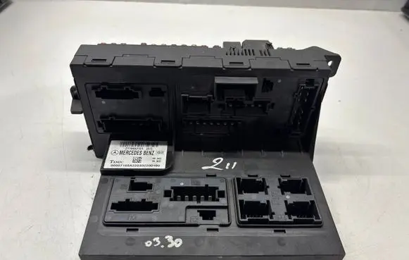 Mercedes-Benz E W211 Fuse module 2115453101