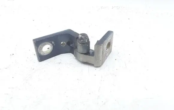 Skoda Octavia Mk2 (1Z) Front door upper hinge 6Y0833402B