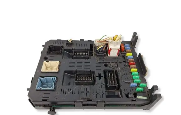 Peugeot Partner Fuse module 9666895580
