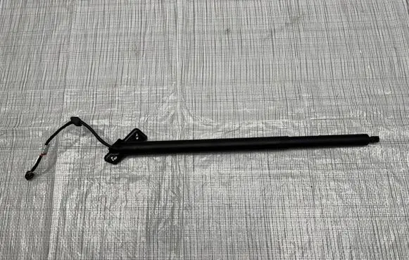 Maserati Grecale Tailgate strut 06702196000