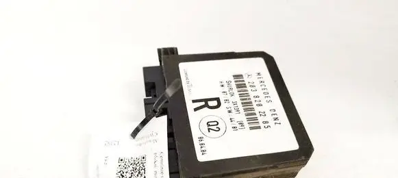 Mercedes-Benz C W203 Door control unit/module 2038202285