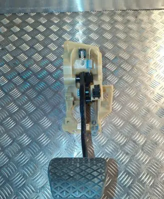 BMW 5 E60 E61 Brake pedal 6769224