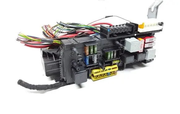 Mercedes-Benz C W204 Fuse module 2049060405 2045458732 5DK0110220
