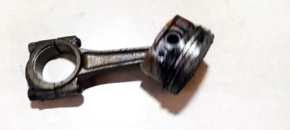 Citroen Xsara Piston with connecting rod