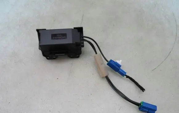 Honda CR-V Aerial antenna amplifier 8B5003A0J010M1