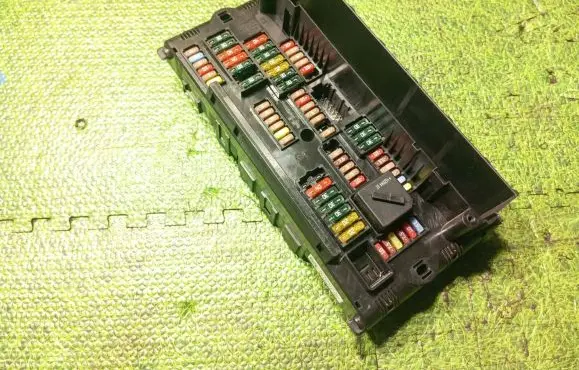 BMW 5 F10 F11 Fuse module 9252815 02973093 317033442