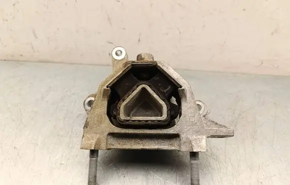 Peugeot 208 II Engine mount bracket 9826551380