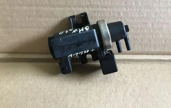 BMW 5 E39 Turbo solenoid valve 72279600 2247906