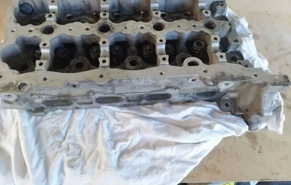 Opel Astra J Engine head 55489312