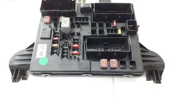 Opel Insignia A Fuse module 13277318