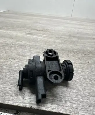 Peugeot 607 Vacuum valve 