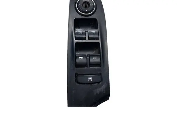Hyundai i40 Electric window control switch 935703Z000 2011623 39R4901000