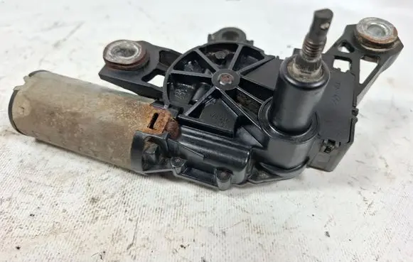 Volkswagen PASSAT B5 Rear window wiper motor 147395645