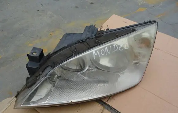 Ford Mondeo Mk III Headlight/headlamp 1S7113006AL 0301174201
