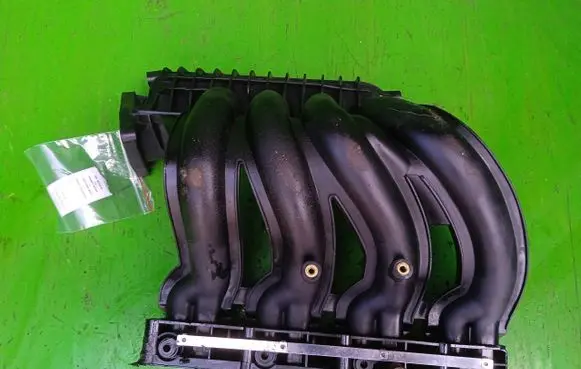 Mercedes-Benz C W203 Intake manifold