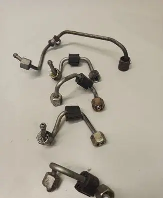 Volkswagen Golf VII Fuel injector supply line/pipe 