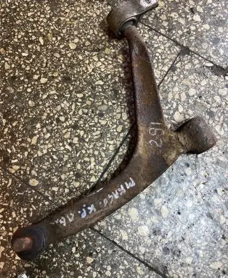 Citroen Xsara Picasso Front lower control arm/wishbone