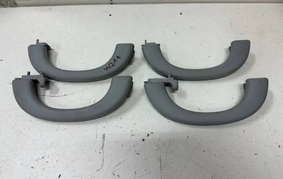 Mercedes-Benz E W211 A set of handles for the ceiling a211810051