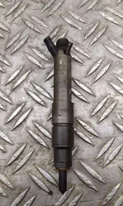 Volkswagen Golf IV Fuel injector 028130201T