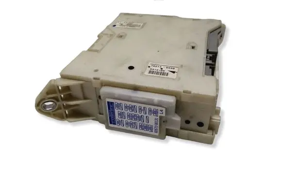 Lexus GS 300 350 430 450H Fuse module 8273030272