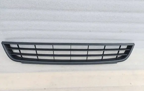 Volkswagen Jetta VI Front bumper lower grill 5C6853677