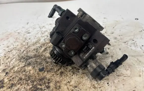 Opel Vivaro Fuel injection high pressure pump 0445010205 6255305 8201024002