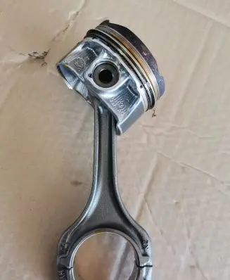 Volkswagen Touran III Piston with connecting rod 04EAM