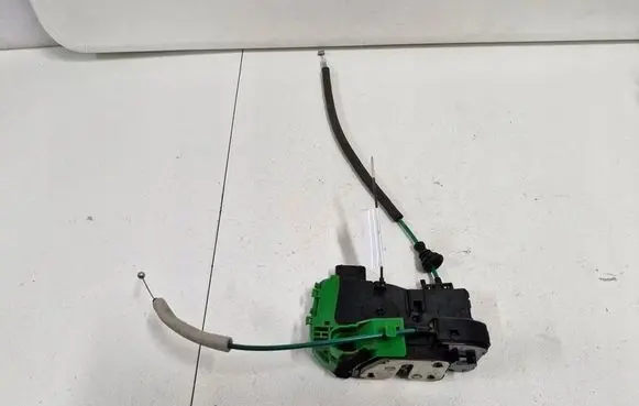 Hyundai i40 Front door lock 81320-3Z020