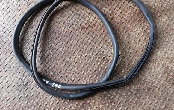 Opel Mokka Rear door rubber seal (on body) 