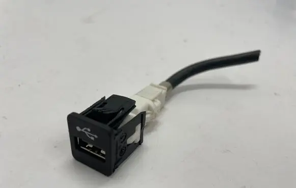 BMW 3 G20 G21 USB socket connector 745580