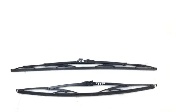 Toyota Land Cruiser (J120) Front wiper blade arm