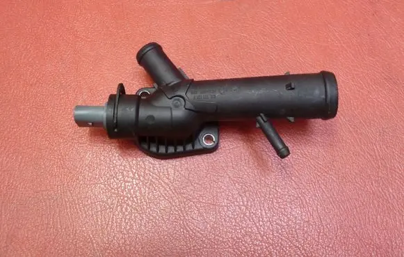 Seat Ibiza IV (6J,6P) Engine coolant pipe/hose 03L121131F