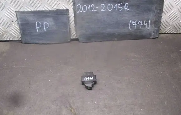 Peugeot Partner Quarter vent window switch 