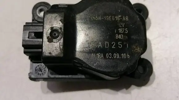 Ford C-MAX II Air flap motor/actuator 3M5H19E616AB EAD251