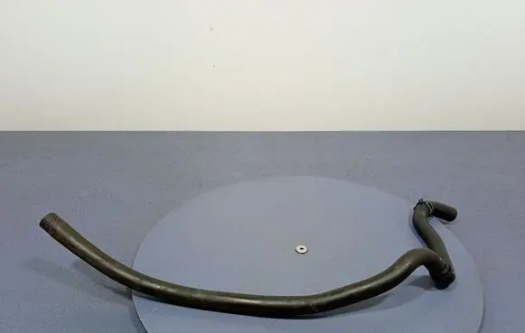 Volkswagen Touareg II Engine coolant pipe/hose 7L0819884A