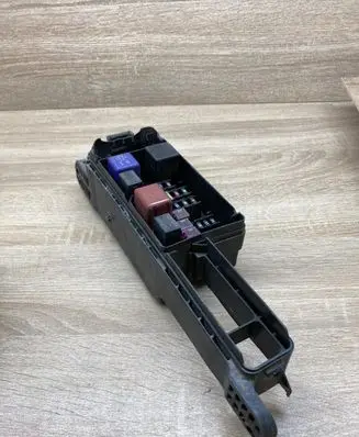 Toyota Avensis T250 Fuse module 9008087013