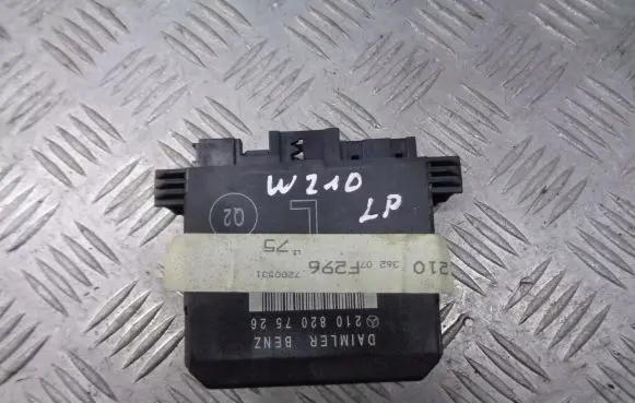 Mercedes-Benz E W210 Sliding door control unit/module 2108207526