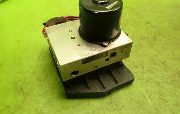 Mercedes-Benz C W203 ABS Pump