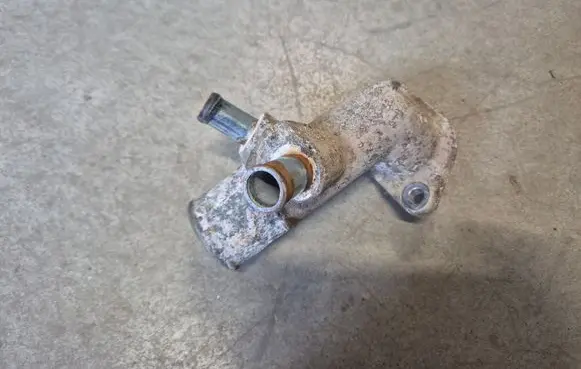 Toyota Hilux (AN10, AN20, AN30) Engine coolant pipe/hose