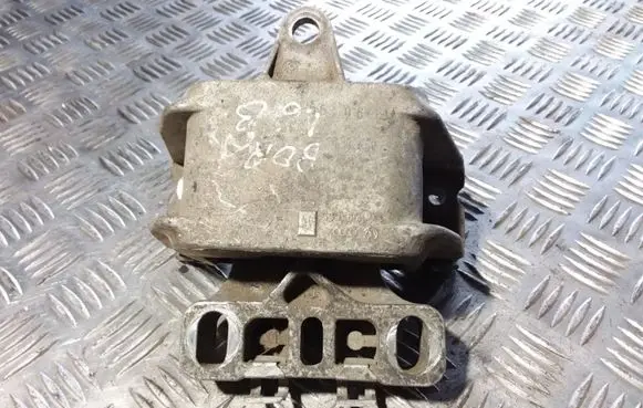 Volkswagen Golf IV Engine mount bracket 1J0199555