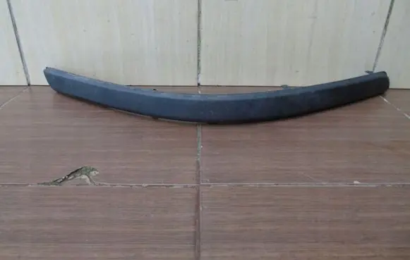 Volvo V70 Front bumper splitter molding 08693595